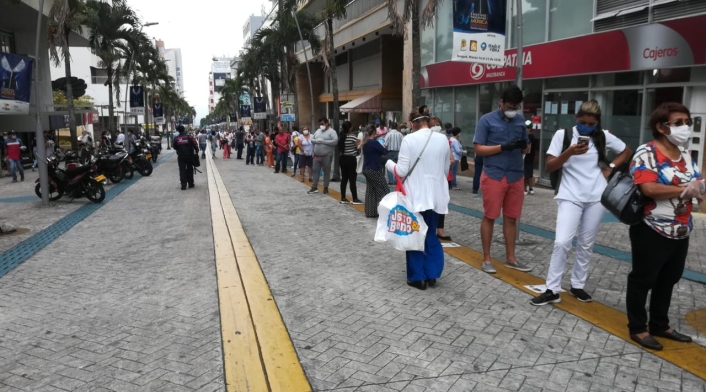 Largas filas en bancos de Ibagué