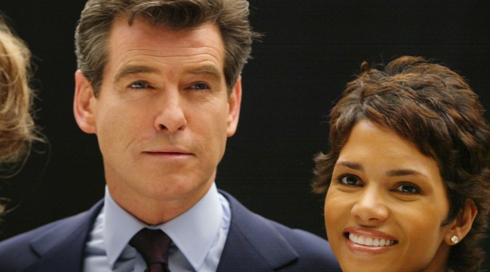 Pierce Brosnan y Halle Berry