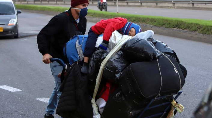Nos dieron la espalda: venezolanos que caminan de regreso a su país