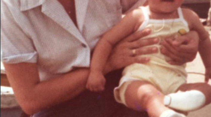 Laura Acuña con su mamá