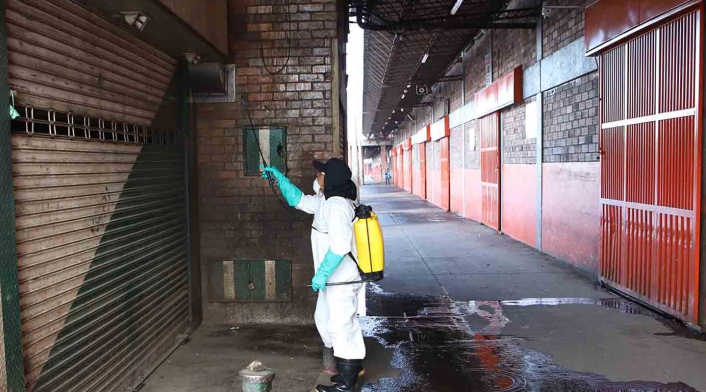 Así fue el proceso de desinfección de Corabastos en Bogotá en medio de la amenaza del coronavirus.