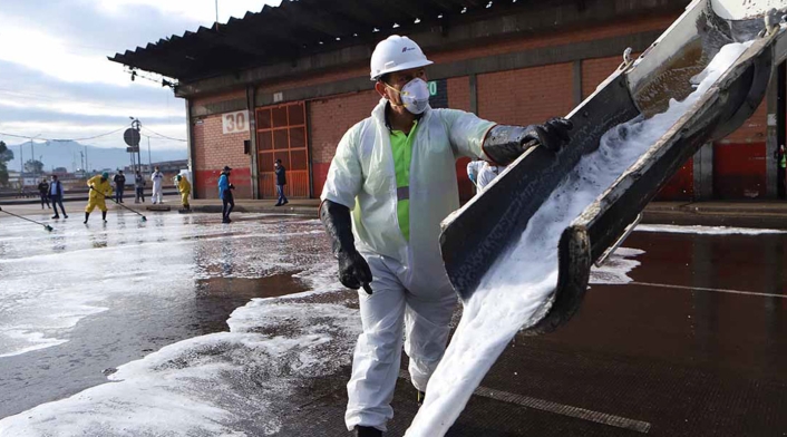Así fue el proceso de desinfección de Corabastos en Bogotá en medio de la amenaza del coronavirus.