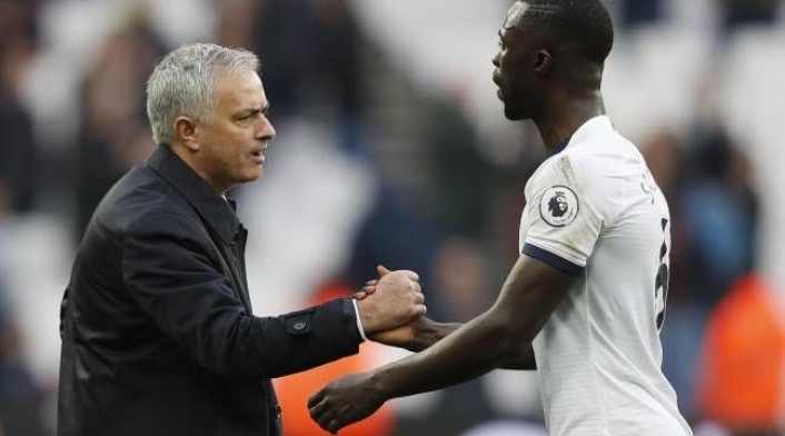 Mourinho y Dávinson Sánchez