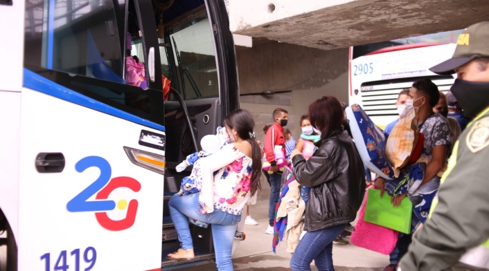 Venezolanos regresan a su país