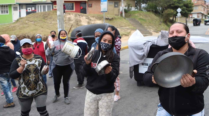 La quema de llantas y los bloqueos han sido la constante en este viernes.