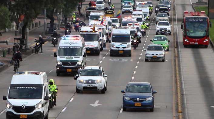 Caravana de ambulancias en Bogotá