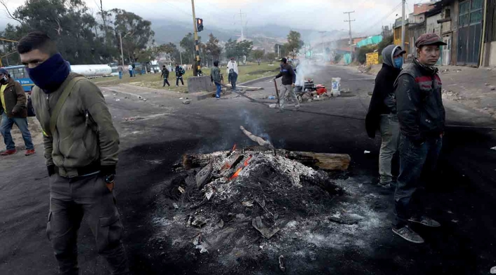 Decenas de personas cerraron la Avenida Boyacá pidiendo alimentos y ayudas por parte del Distrito.