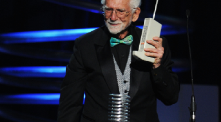 Martín Cooper y el Motorola DynaTac 8000X
