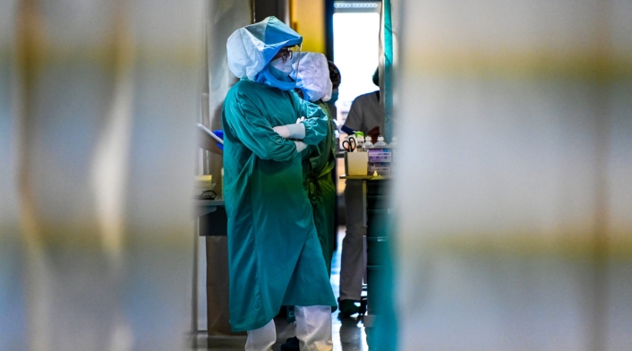 Médicos que atienden coronavirus