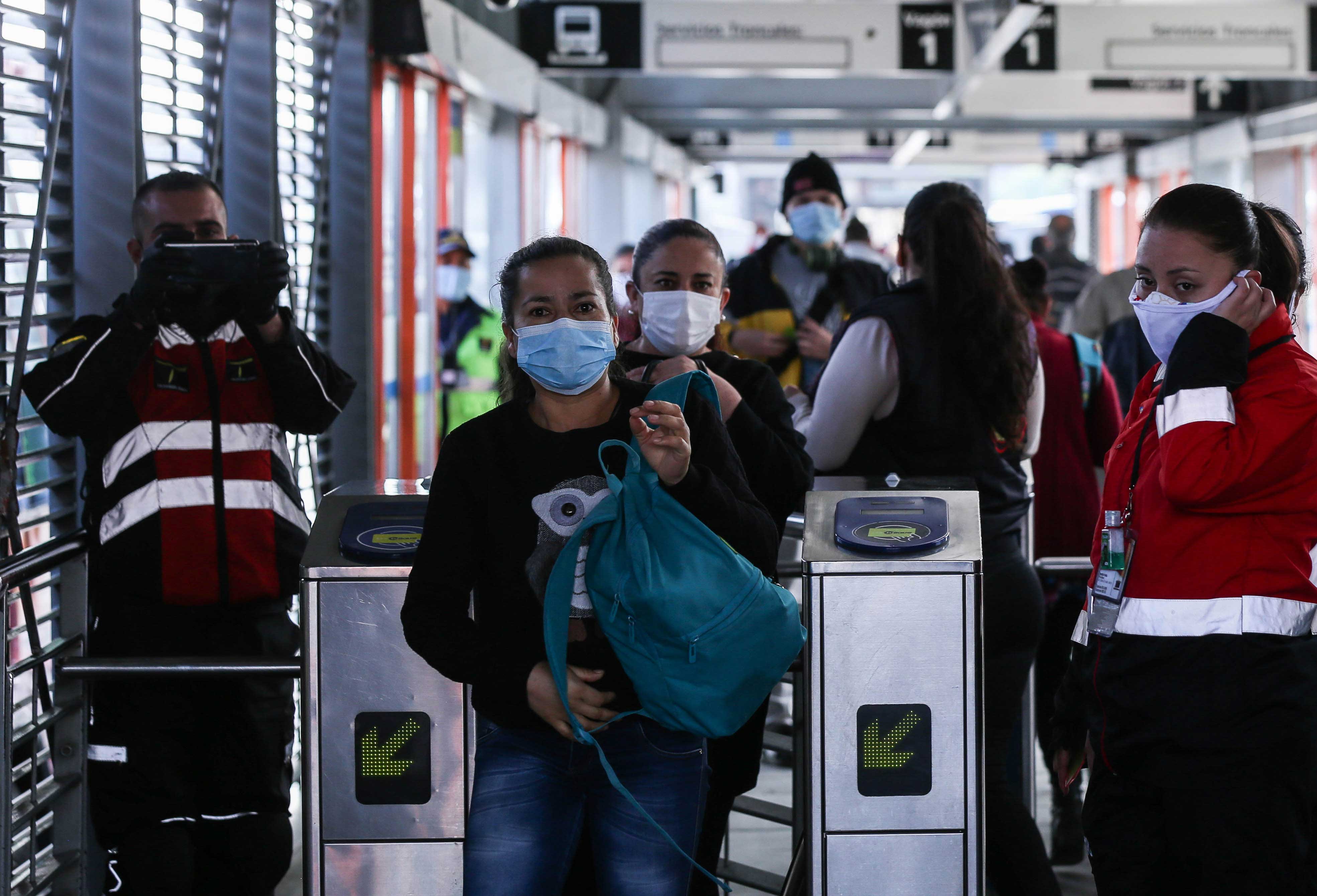 Los sistemas masivos de transporte aumentan su flota. Los sistemas masivos de transporte aumentan su flota.