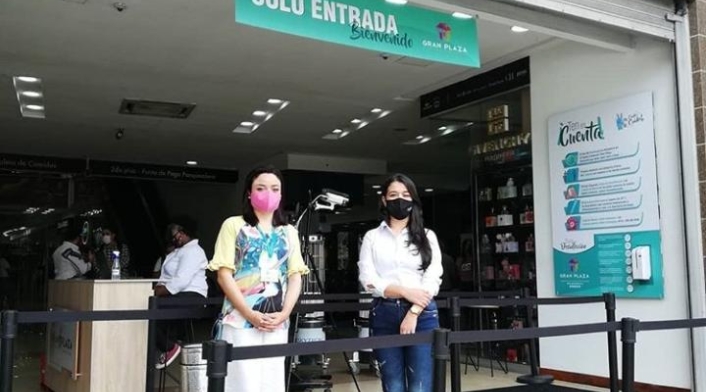 Ingreso al Centro Comercial Gran Plaza de Medellín.