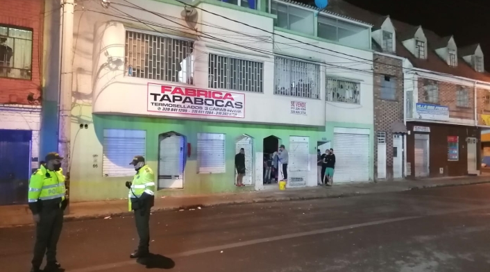 Explosión frente a fábrica de tapabocas.