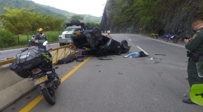 Accidente de tránsito en vía La Vega - Villeta Accidente de tránsito en vía La Vega - Villeta