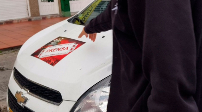 Carro de prensa falso usado para violar la cuarentena