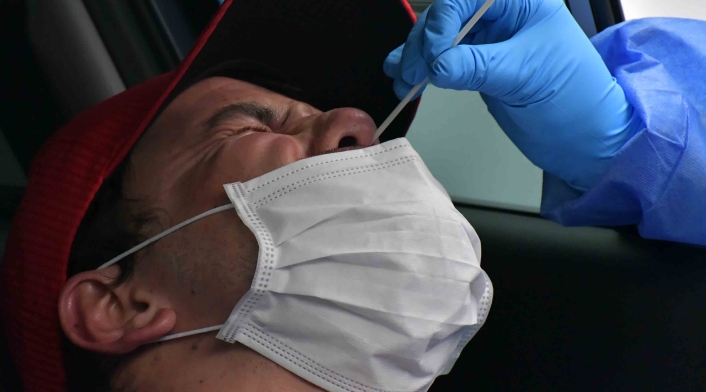 Prueba de coronavirus sin bajarse del carro Prueba de coronavirus sin bajarse del carro