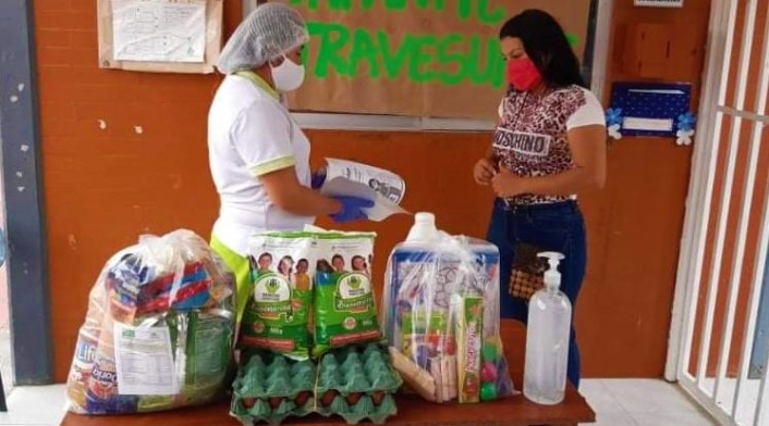 Entrega de canastas del ICBF, durante el aislamiento