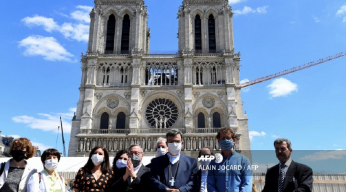 Reabren explanada de la catedral de Notre Dame, en París