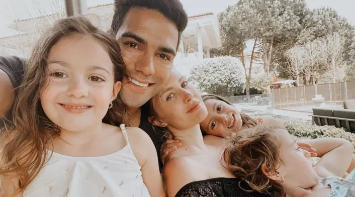 Falcao García y sus hijas