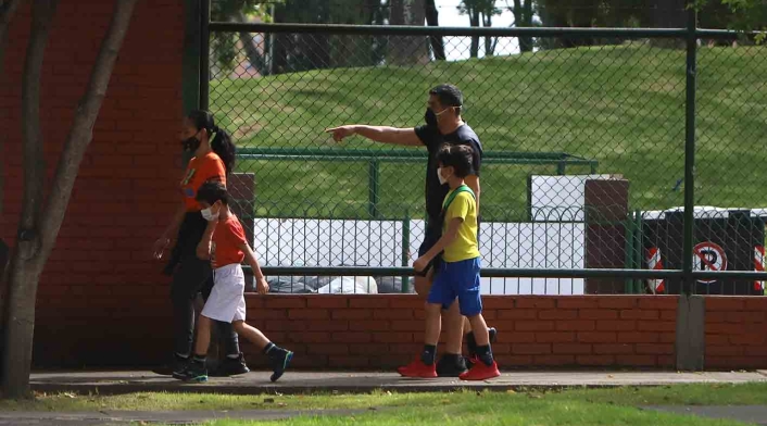 Menores de edad vuelven a la calle en cuarentena / Coronavirus en Colombia