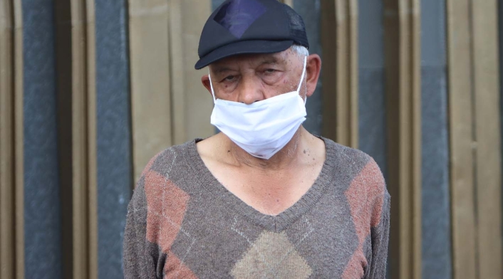 Don Néstor, adulto mayor golpeado por policías por venta ambulante