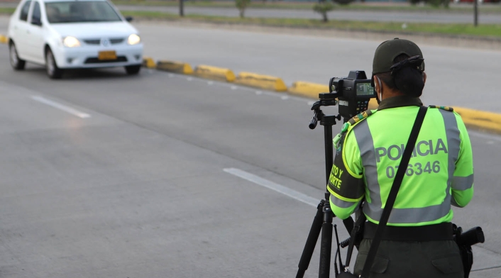 Operativos de control de velocidad / cámaras salvavidas en Bogotá / Policía de Tránsito