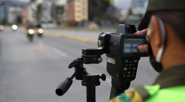 Operativos de control de velocidad / cámaras salvavidas en Bogotá / Policía de Tránsito