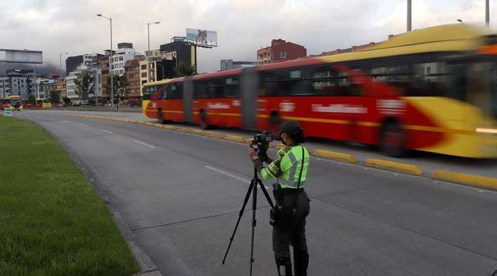 Operativos de control de velocidad / cámaras salvavidas en Bogotá / Policía de Tránsito