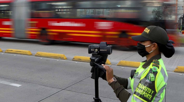 Operativos de control de velocidad / cámaras salvavidas en Bogotá / Policía de Tránsito