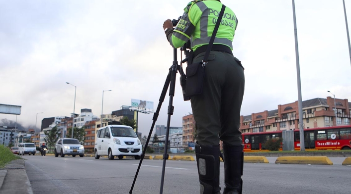 Operativos de control de velocidad / cámaras salvavidas en Bogotá / Policía de Tránsito