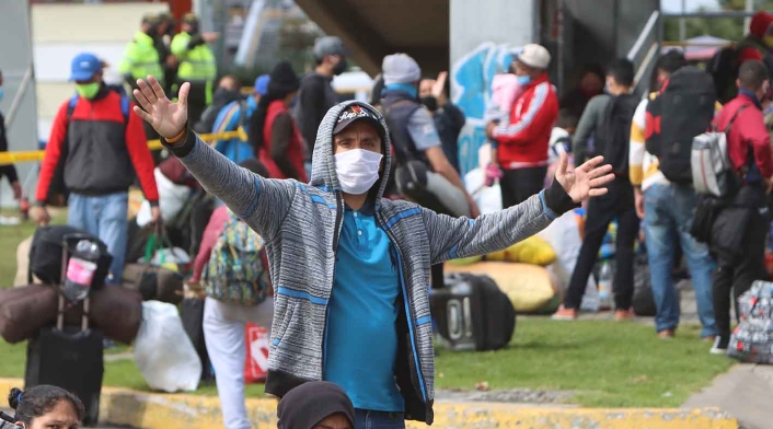 Venezolanos varados en Bogotá que piden regresar a su país.