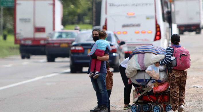 Venezolanos varados en Bogotá que piden regresar a su país.