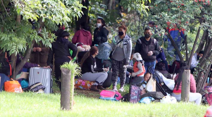 Venezolanos varados en Bogotá que piden regresar a su país.