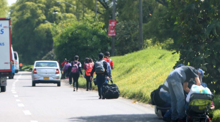 Venezolanos varados en Bogotá que piden regresar a su país.