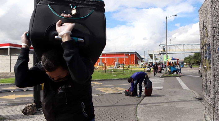 Venezolanos varados en Bogotá que piden regresar a su país.