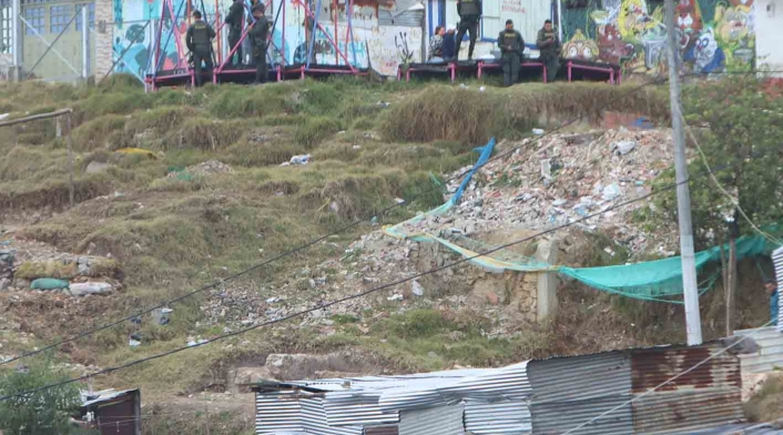 Invasores de Altos de la Estancia se enfrentan a Esmad