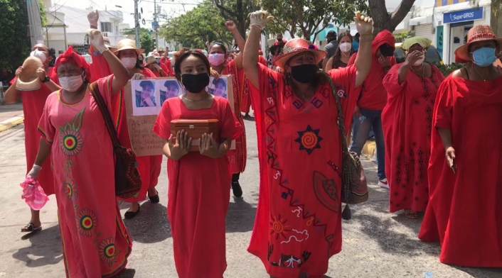 Mujeres indígenas Wayúu, protestan contra la cremación