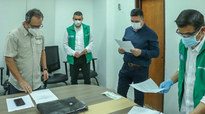 El superintendente tomo posesión del hospital y posesionó al nuevo interventor
