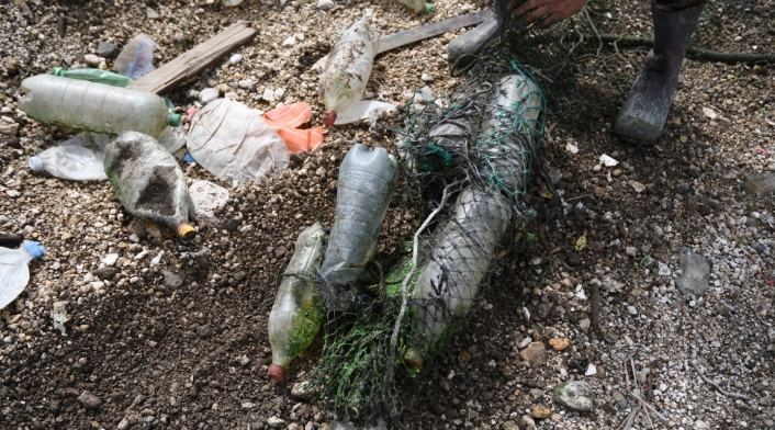 Lago de Guatemala inundado por basura