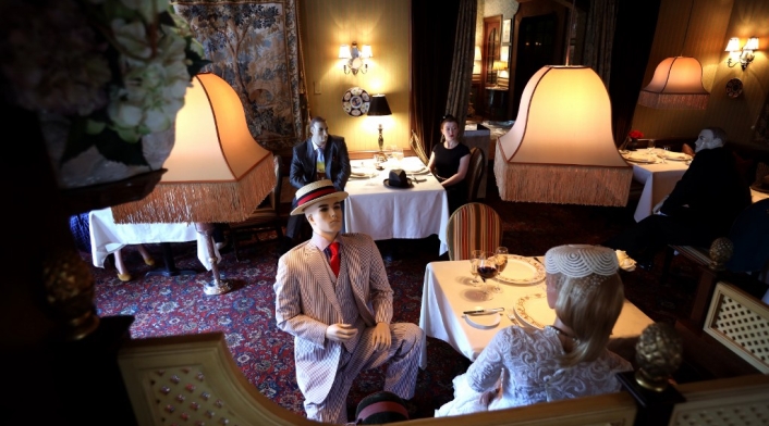Maniquíes en restaurante
