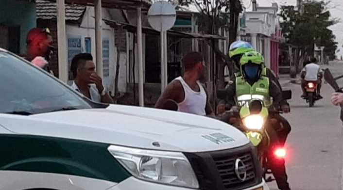 Autoridades sacaron del municipio un camión que pretendía surtir de cerveza a la población