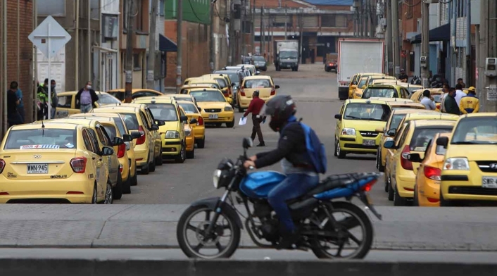 Taxistas en cuarentena / cuarentena en Bogotá Taxistas en cuarentena / cuarentena en Bogotá