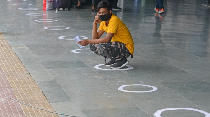 Coronavirus en India / Distanciamiento en el tren