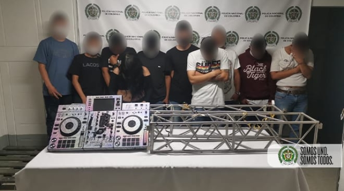 Sorprendieron a 40 personas, entre ellas 12 menores, en fiesta clandestina en Medellín