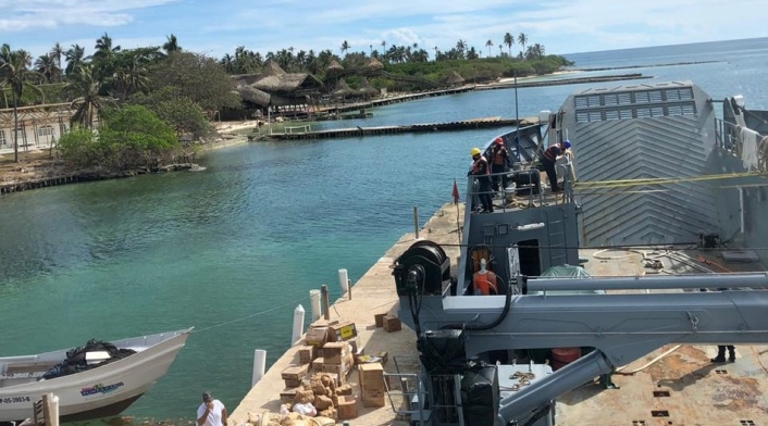 Armada entrega ayudas humanitarias y 150,000 litros de agua a habitantes de archipièlago de San Bernardo