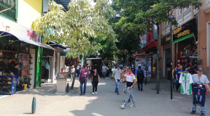 Más de 900 comercios de Medellín , que cumplen con los protocolos de bioseguridad, reabrieron sus puertas