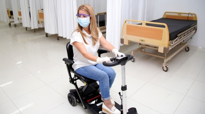 Elsa Noguera, gobernadora de Atlántico, visitó centro de atención de pacientes con Covid-19 en Barranquilla.