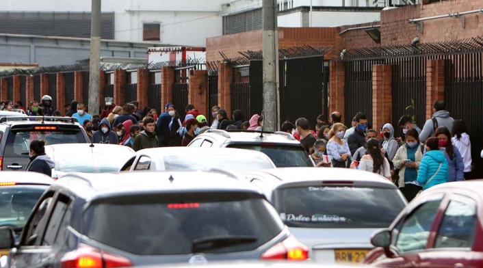 Filas en puntos de vacunación de Bogotá Filas en puntos de vacunación de Bogotá