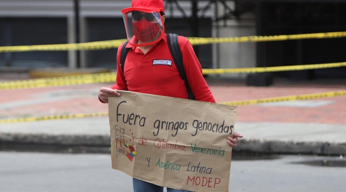 Maestros protestaron en las afueras del Ministerio de Educación.