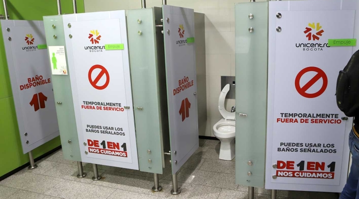 Ciudadanos comenzaron a llegar nuevamente a los centros comerciales, que reabren sus puertas.
