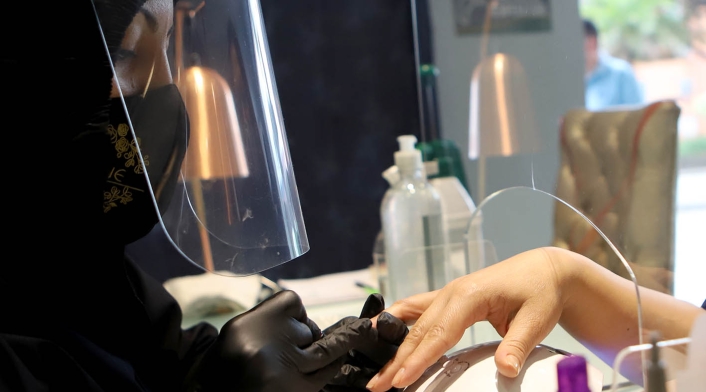 Salones de belleza y peluquerías reabren sus puertas, luego de tres meses de cuarentena.